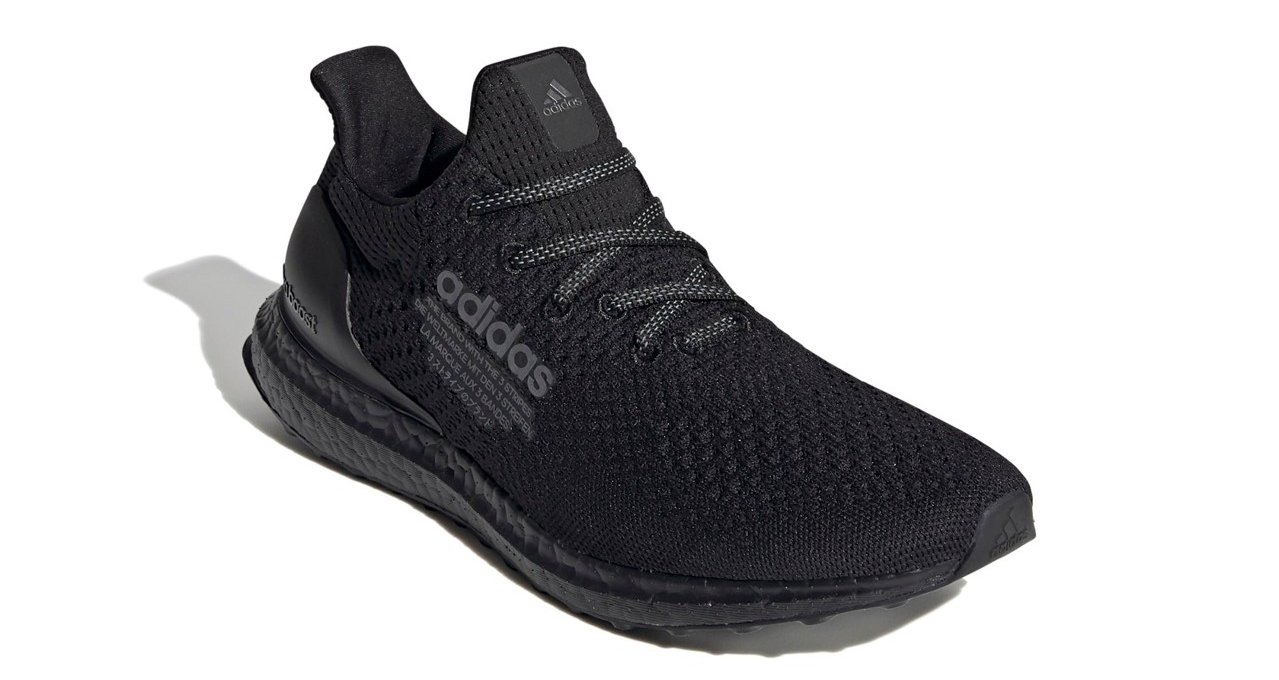 Adidas tiếp tục ra mắt phiên bản UltraBOOST DNA cùng atmos