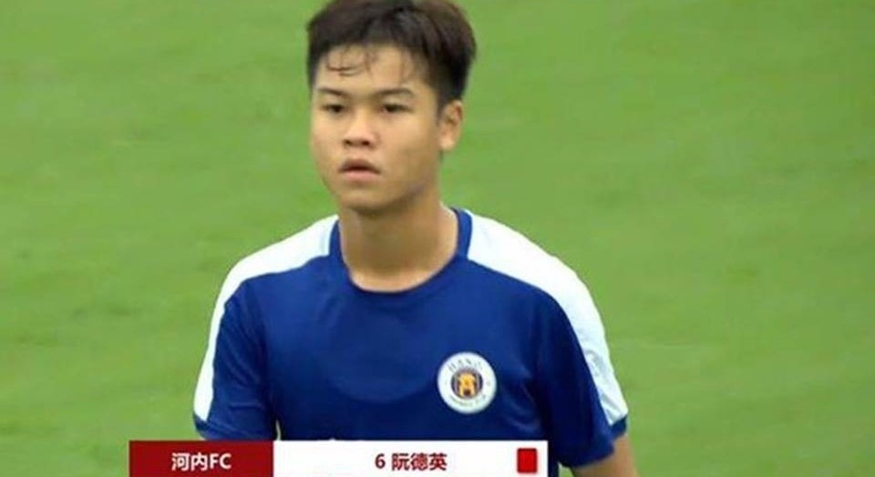 Đội trưởng U17 Hà Nội đấm vào mặt đối thủ người Trung Quốc