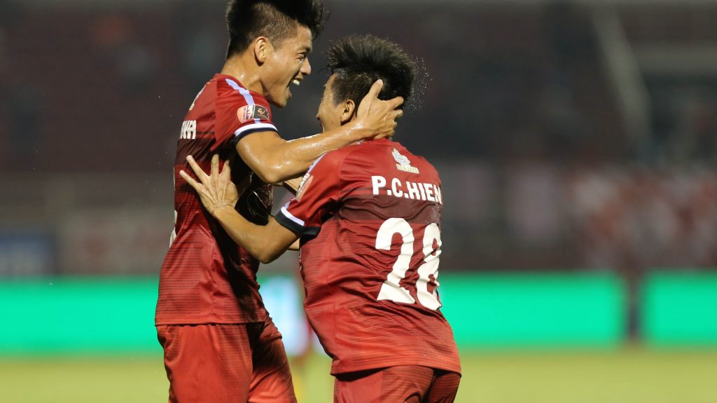 BXH V-League sau vòng 11: HAGL tụt hạng, TPHCM chắc ngôi đầu