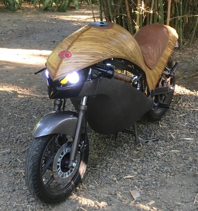 Thú vị chiếc moto chạy điện được làm bằng tre