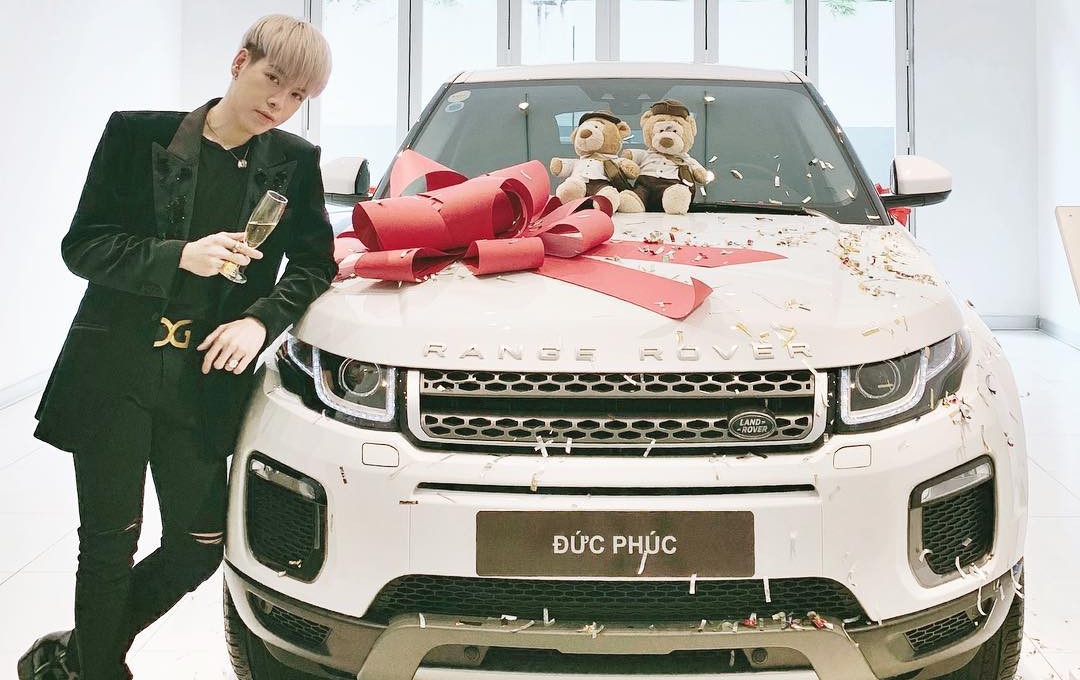 Đức Phúc tậu xe sang Range Rover Evoque 3 tỷ đồng