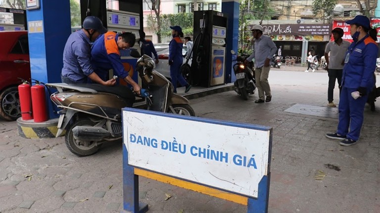 Giá xăng tăng, giá dầu giảm nhẹ hôm nay, ngày 13/5
