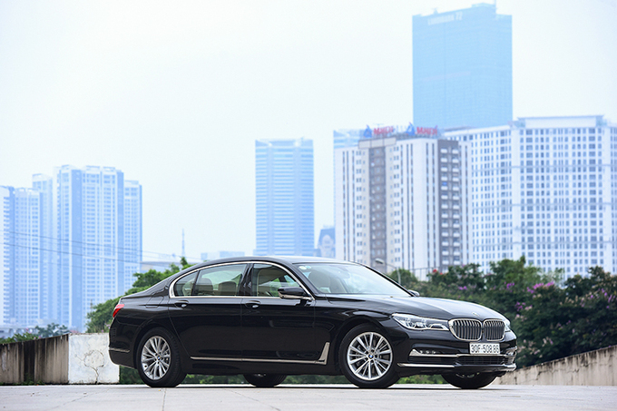 Xe BMW giảm giá gần 800 triệu đồng để xả hàng tồn kho