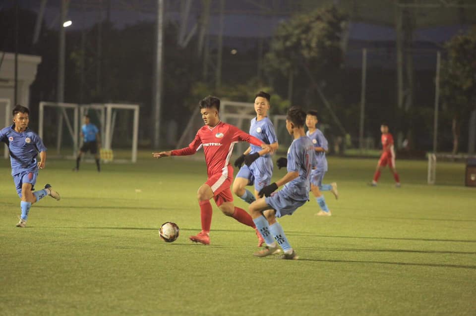 Hủy diệt U15 TP. HCM, U15 Viettel vươn lên dẫn đầu bảng