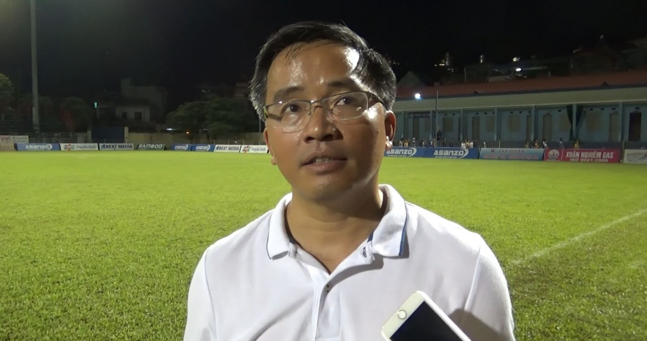 Trưởng đoàn HAGL 'than trời' khi đối đầu SLNA ở sân Vinh