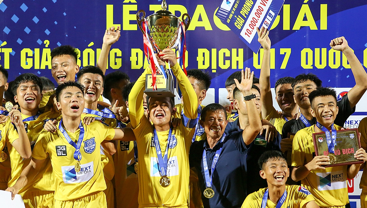 Cầu thủ vô địch Giải U17 QG bất ngờ giải nghệ ở ... tuổi 17