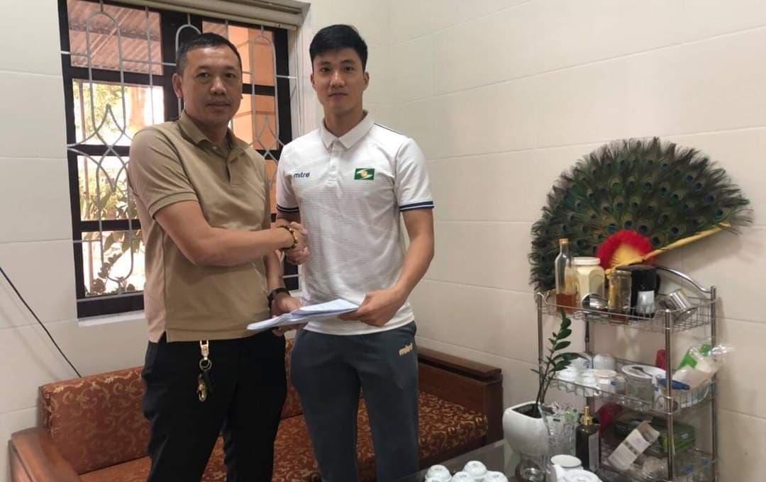 CHÍNH THỨC: Cựu sao U23 Việt Nam tiếp tục khoác áo SLNA
