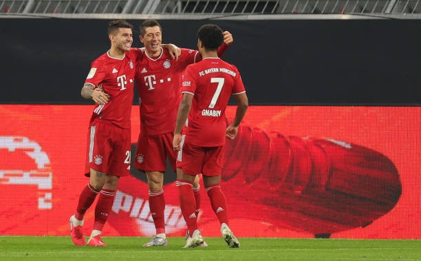 Bayern Munich nhấn chìm Dortmund trong cơn mưa bàn thắng