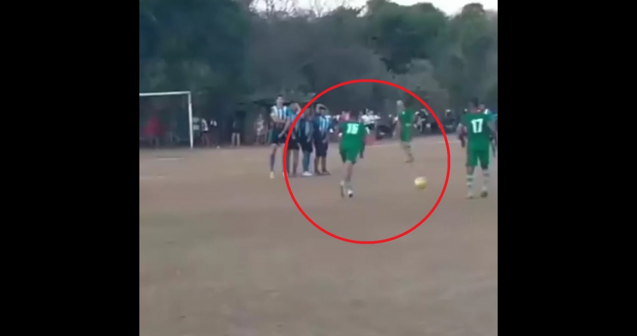 VIDEO: Fan cuồng Ronaldo và cú sút mang tầm 'vũ trụ'