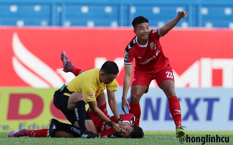 Cầu thủ U22 Việt Nam lún thái dương, chưa rõ ngày trở lại
