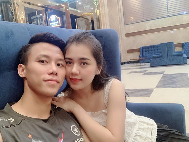 VIDEO: 10 cặp vợ chồng cầu thủ hot nhất Việt Nam