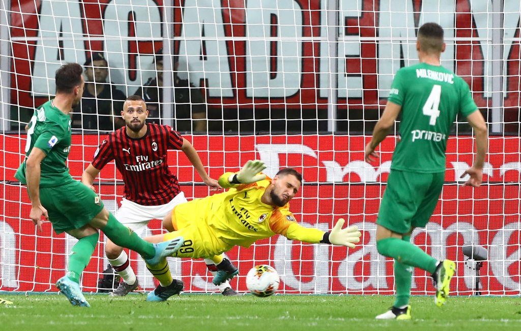 Ác mộng cho AC Milan, 'thòng lọng siết cổ' chờ Giampaolo