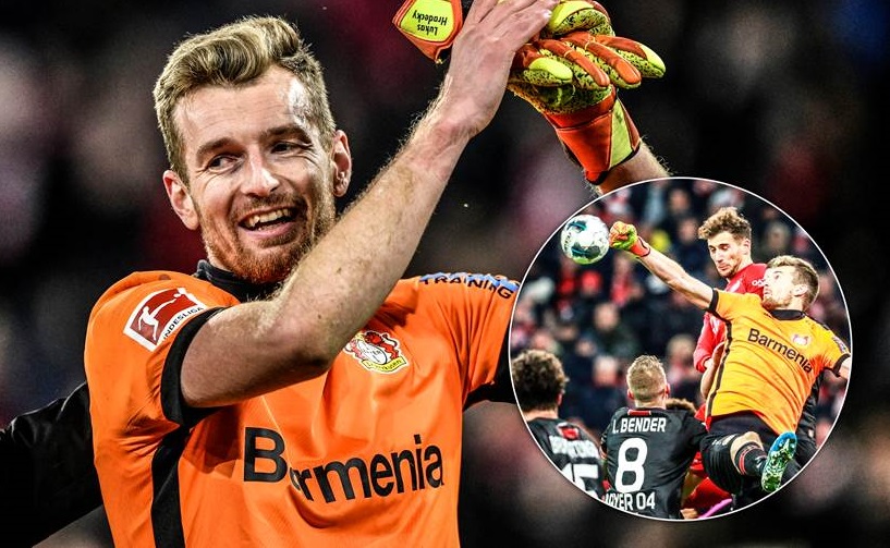 Thủ môn Leverkusen thắng Bayern bằng một mắt