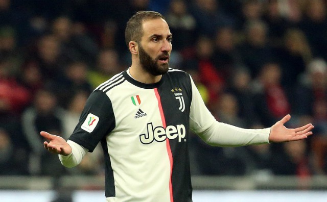 Cuộc đào tẩu khỏi ổ dịch của Higuain bị cảnh sát Ý chặn lại