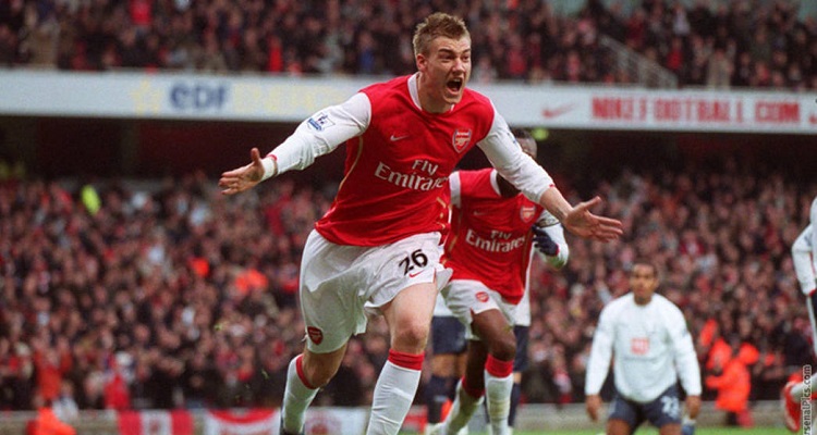 'Chúa tể' Bendtner sở hữu kỷ lục không thể bị phá của Ngoại hạng Anh và thế giới