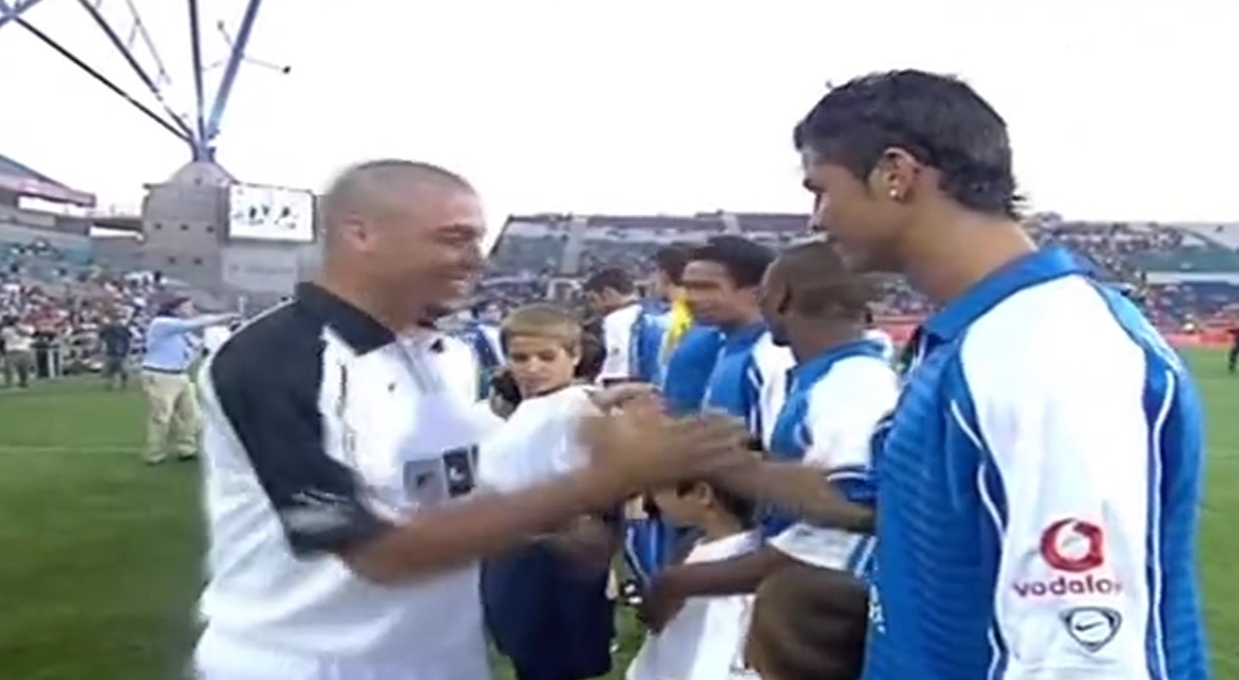 VIDEO: Lần duy nhất Ronaldo 'béo' vs Ronaldo 'điệu', ai chiến thắng?