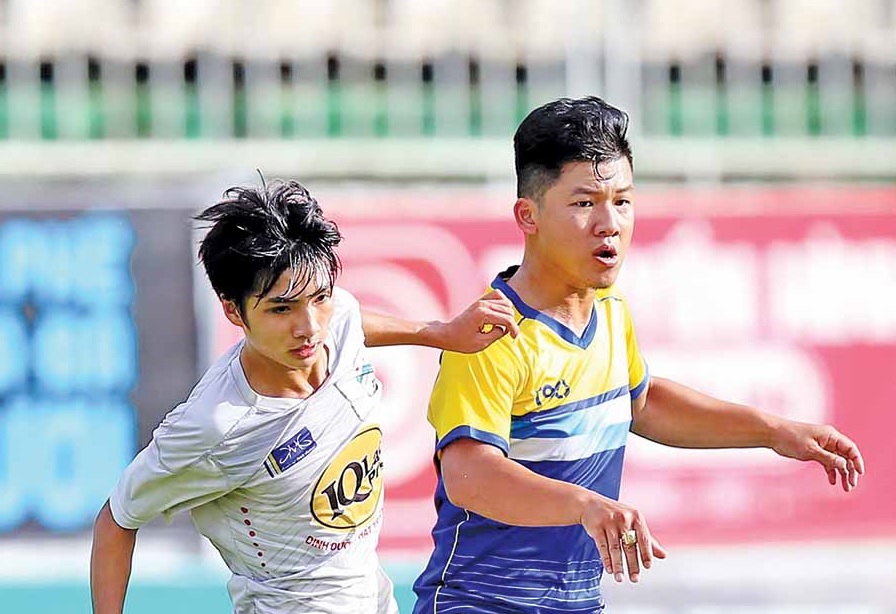 'Người không phổi của HAGL' đạt thành tích khủng hơn cả Kante