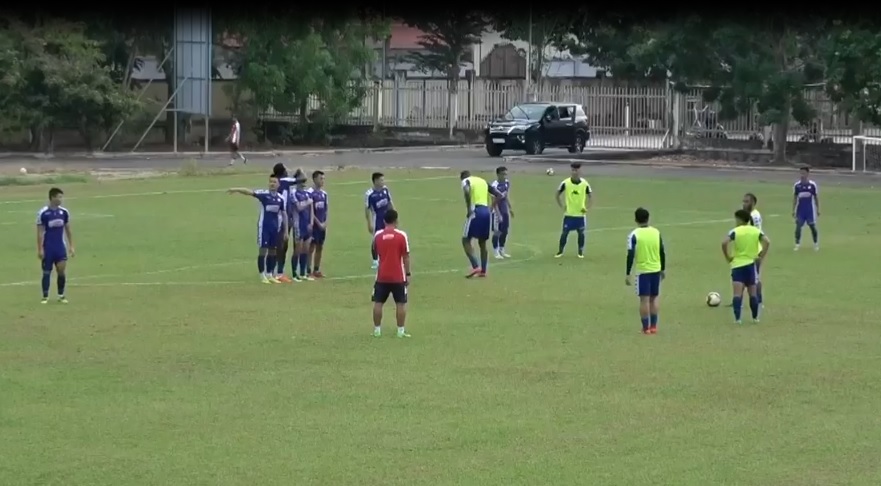 VIDEO: Đồng đội Công Phượng phối hợp đá phạt đầy sáng tạo và tinh quái