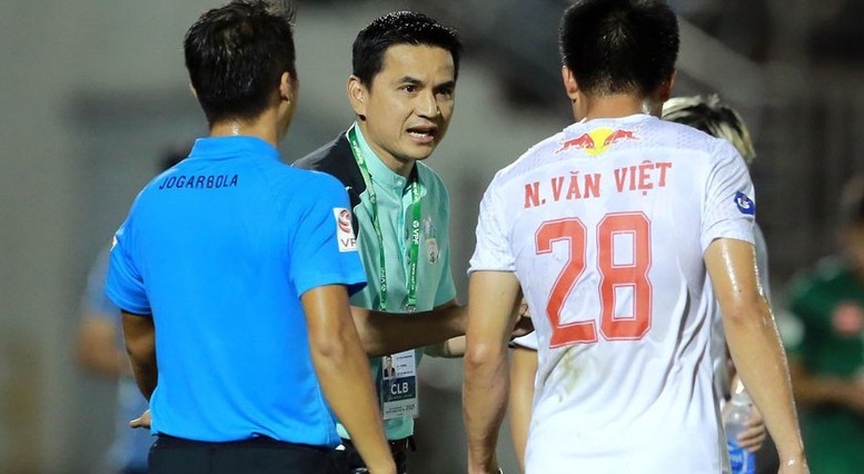 Báo Thái: 'Kiatisak thông minh khi giúp HAGL thắng trận'