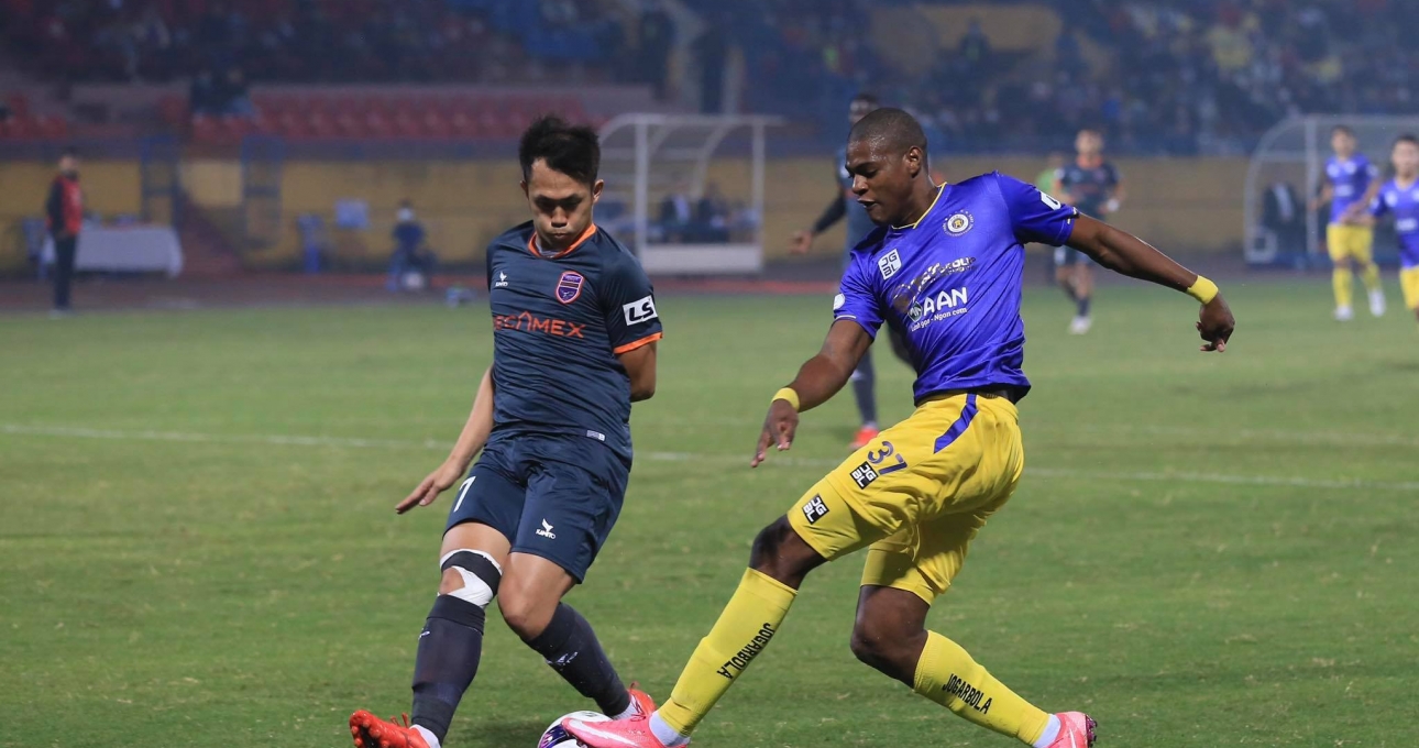 Hà Nội thua ngược Bình Dương, xuống đáy BXH V.League