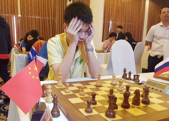 Thần đồng Anh Khôi gây ấn tượng trước ba kỳ thủ Trung Quốc