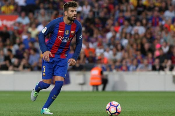 Ngầm chỉ trích trọng tài, Pique bất ngờ bị phản pháo 