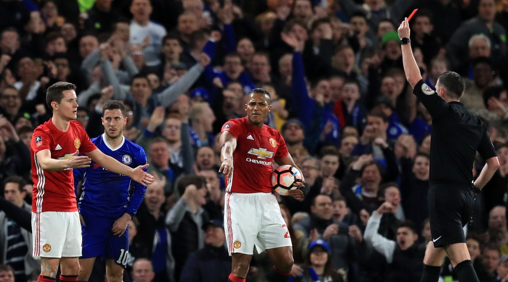 'Hung thần' của MU bắt chính trận derby Manchester