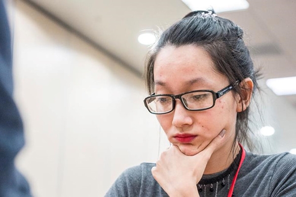 Kim Phụng thăng hoa, đánh bại hàng loạt đồng nghiệp nam