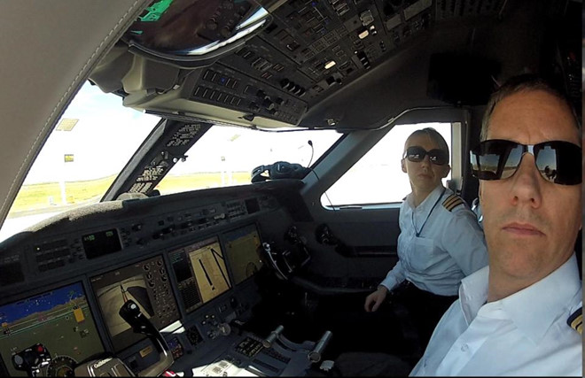 Phi công vụ chủ tịch Leicester tử nạn được gọi là anh hùng