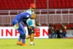 Thêm một sao V.League là nạn nhân của bạo lực sân cỏ