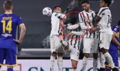 VIDEO: Ronaldo sợ bóng, che mặt báo hại Juventus nhận bàn thua