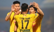CĐV Thanh Hóa đứng trên nóc nhà thẫn thờ chứng kiến Công Phượng ghi bàn