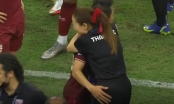 Nữ trưởng đoàn Thái Lan 'ngượng đỏ mặt' vì hành động bất ngờ từ Chanathip