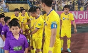 VIDEO: Phan Văn Đức, Quế Ngọc Hải vui đùa cùng những đứa trẻ đại diện
