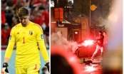 Cảnh tượng kinh hoàng: Courtois cay cú, CĐV Bỉ phẫn nộ đập phá sau trận thua Ma Rốc