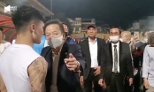 VIDEO: Nghẹn ngào khoảnh khắc Quang Hải ôm cảm ơn bầu Hiển
