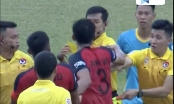 VIDEO: Cầu thủ Việt Nam thẳng tay đấm trọng tài trên sân bóng, nguy cơ mất sự nghiệp