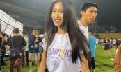 VIDEO: Văn Hậu hạnh phúc bên bạn gái hot girl sau khi đăng quang
