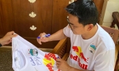 Kiatisak bán đấu giá áo HAGL để ủng hộ bệnh nhân Thái Lan