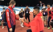 Video: HCV SEA Games 31 Nguyễn Tiến Trọng cầu hôn bạn gái ngay tại SVĐ