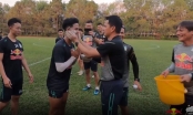 VIDEO: Kiatisak thực hiện phong tục truyền thống Thái Lan cho cầu thủ HAGL