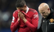Varane khiến huyền thoại MU tức điên người vì bật khóc nức nở