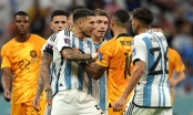 Sao Argentina sút bóng thô bạo vào BHL Hà Lan, thoát thẻ đỏ gây tranh cãi