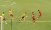 Hậu vệ Úc: 'Bóng đã chạm vào ngực tôi nên không có penalty'