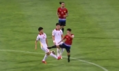 Messi Lào: 'Tôi không cố ý đạp Phan Văn Đức đâu, HLV Park và NHM Việt Nam đừng giận tôi'