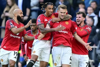 De Ligt hóa người hùng, MU giật lại 1 điểm kịch tính trước Tottenham