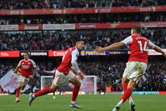 Vỡ òa phút cuối, Arsenal thoát thua hú vía trước Man City