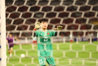 Thủ môn ĐT Việt Nam bị cấm thi đấu ngay ở vòng 1 V-League