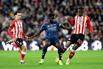 Hòa đáng tiếc Sunderland, Arsenal bị ngắt mạch toàn thắng