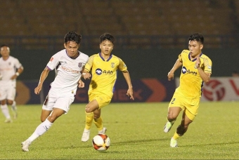 Trực tiếp SLNA 1-0 Becamex TPHCM: Thế trận thuận lợi